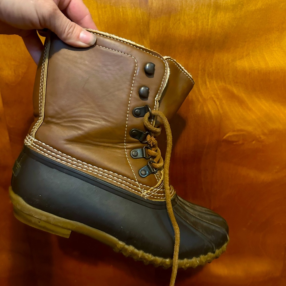 Never worn women’s duck boots